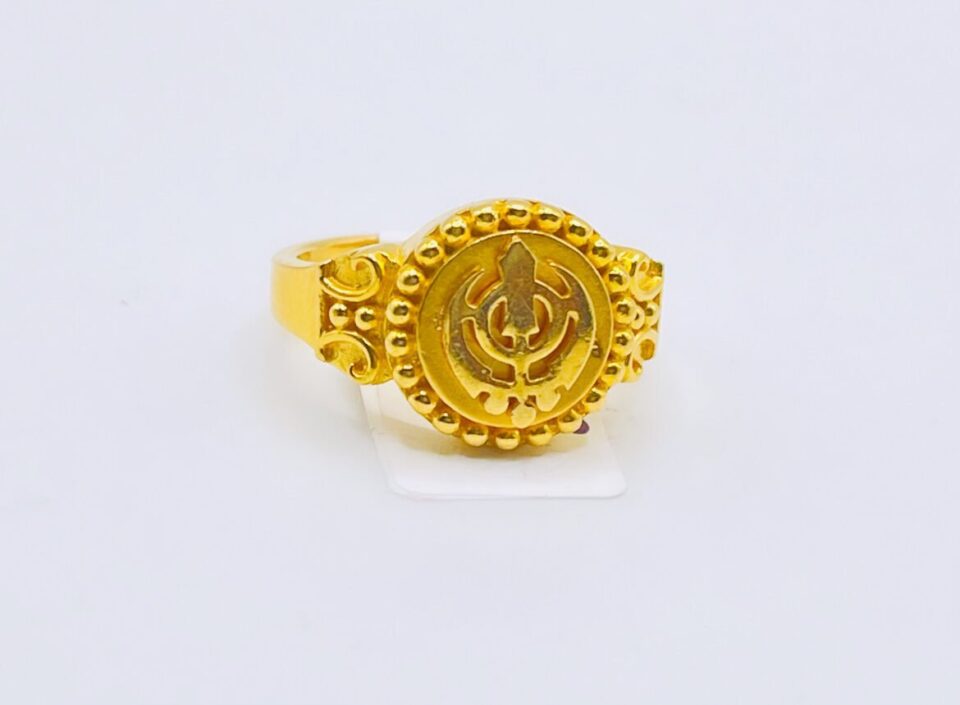 22kt gold men's ring (8.10 gm)