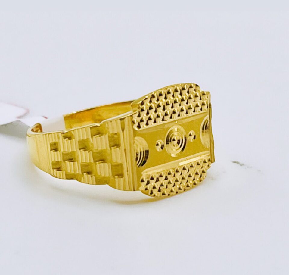 22kt gold men's ring (4.0 gm)