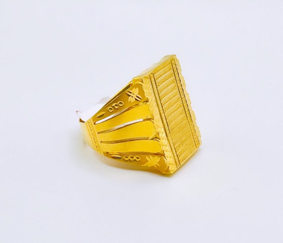 22kt gold men's ring (8.45 gm)